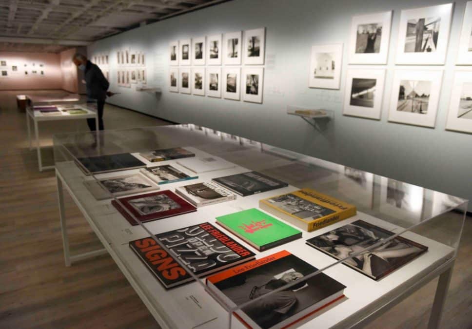 «Lee Friedlander» y «Adolf Mas. Los ojos de Barcelona», nuevas exposiciones del centro KBr Fundación MAPFRE Barcelona