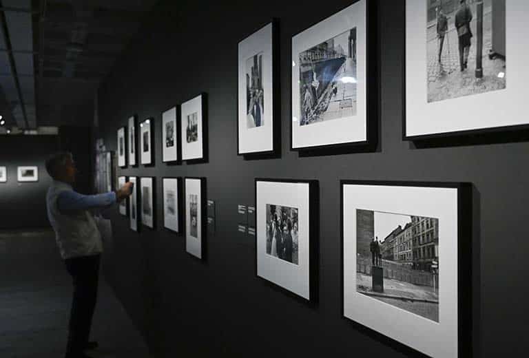 La trajectòria del famós fotògraf Henri Cartier-Bresson, en una exposició completíssima al centre KBr Fundación MAPFRE