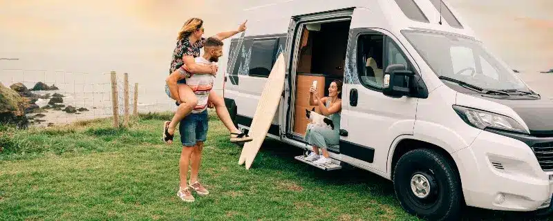 Fundación MAPFRE advierte de que solo se puede viajar en una autocaravana sentado y con el cinturón de seguridad