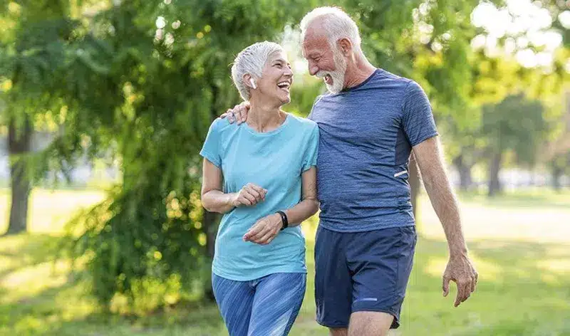 Cerca del 70% de los mayores de 55 años en Extremadura son optimistas con su futuro y la mitad ahorra cada mes