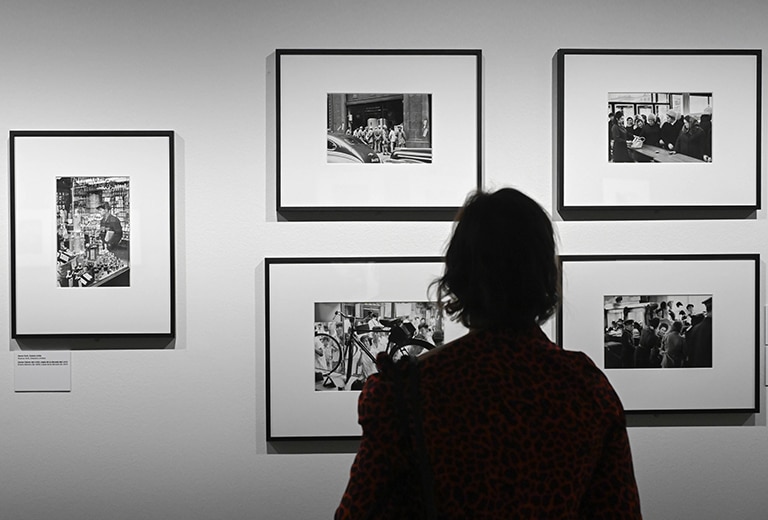 La trajectòria del famós fotògraf Henri Cartier-Bresson, en una exposició completíssima al centre KBr Fundación MAPFRE
