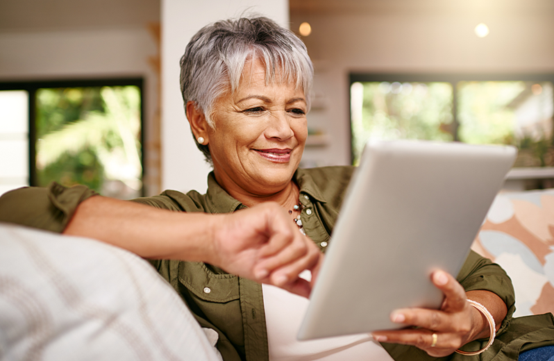 El 75% de los mayores de 55 años está conectado a internet, casi 20 puntos porcentuales más que hace cinco años